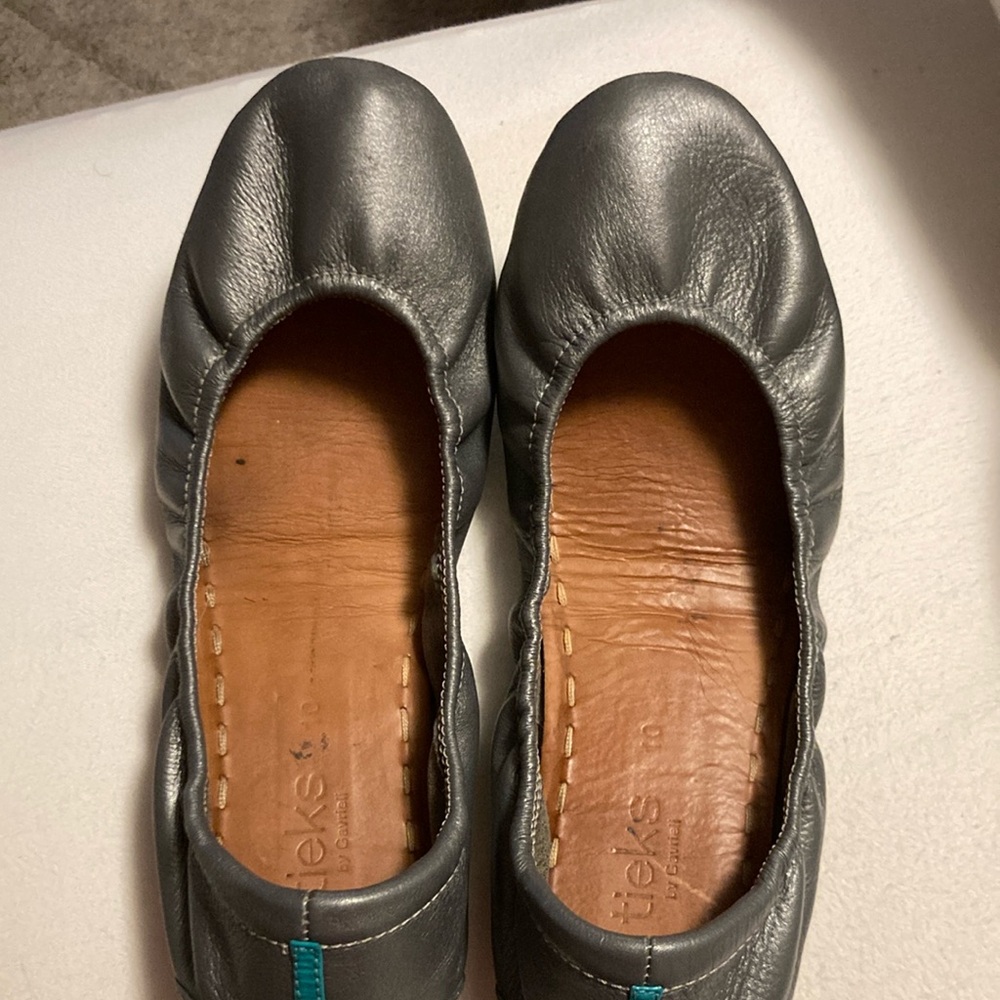 Silver metallic size 10 tieks